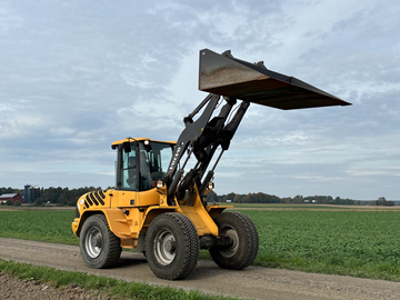 Hjullastare Volvo L45B | 6348h | 2008 | Planerskopa | Gafflar