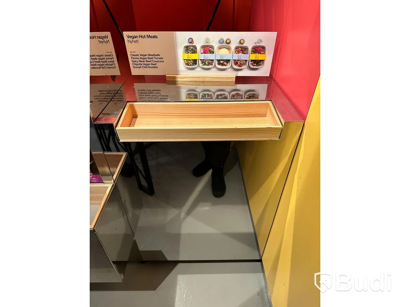 Kassadisk spegelblank med Colorfield logo samt dryckesfontän