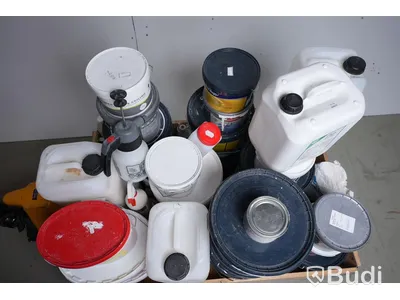 Div. material för målning, spackling, tätning etc. Öppnade förpackningar, i genomsnitt 60 % innehåll.