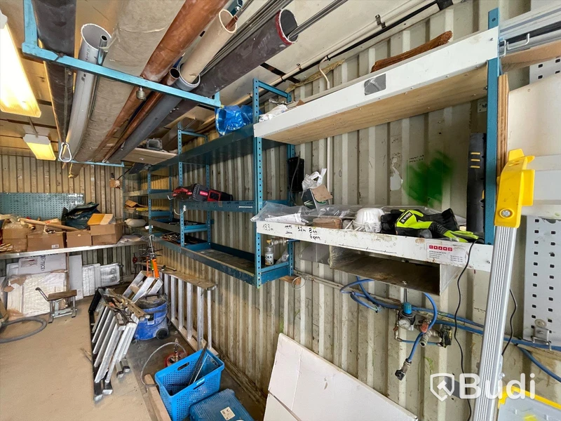 Container 20 fot samt alla inventarier - el indragen