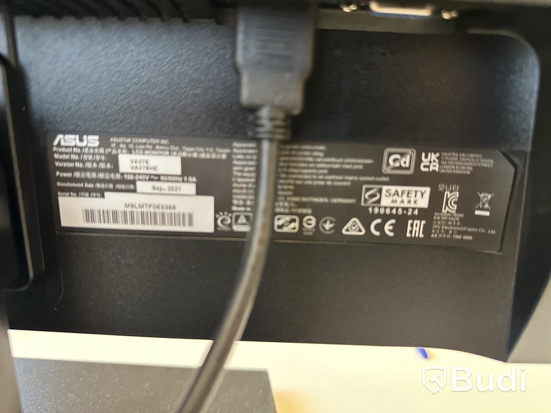 2 Arbetsplatser varav en fast och en manuellt höjbar med vev 2 kontorsstol Asus 24 tum skärm, besöksstol lampa, golvlampa