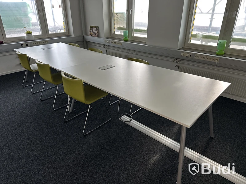 Konferensbord 2 st 195 x 110 cm 6 stolar Ikea Bernhard  , 2 lampor gröna