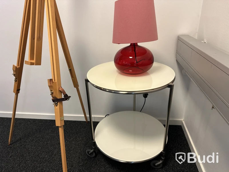 Runt litet bord diam 50 h 60 cm ett Stafli i trä
