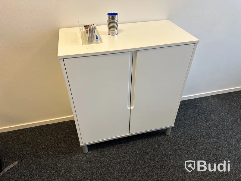 Arbetsplats vevbar höjning manuellt av bord med stol, besöksstol, lampa, skåp