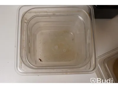Plastkantiner, parti i olika storlekar