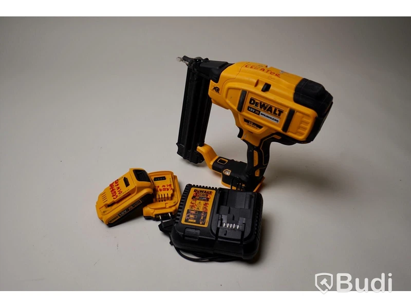 Spikpistol DeWALT DCN680 med laddare och extra batteri