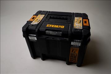 Spikpistol DeWALT DCN680 med laddare och extra batteri