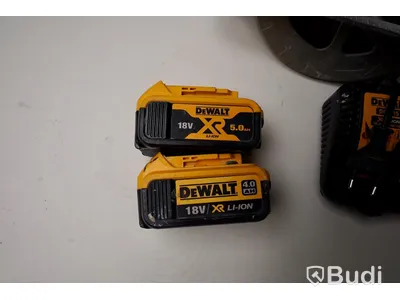 Cirkelsåg DeWALT DCS570NT med två batterier och laddare