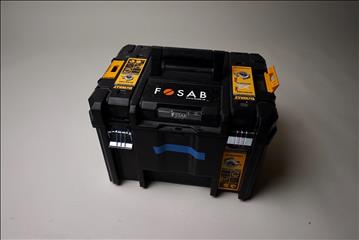 Cirkelsåg DeWALT DCS570NT med två batterier och laddare