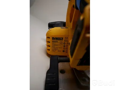 Cirkelsåg DeWALT DCS570NT med två batterier och laddare