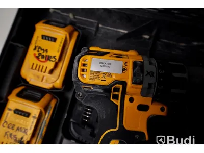 Borrskruvdragare DeWALT DCD791NT med två batterier och laddare