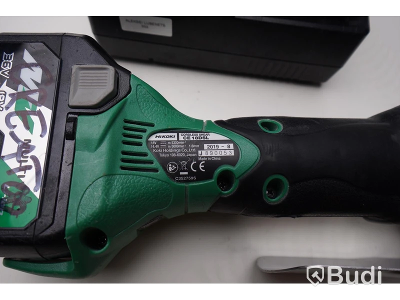 Batteridriven plåtsax HIKOKI CE18DSL med laddare och extra batteri