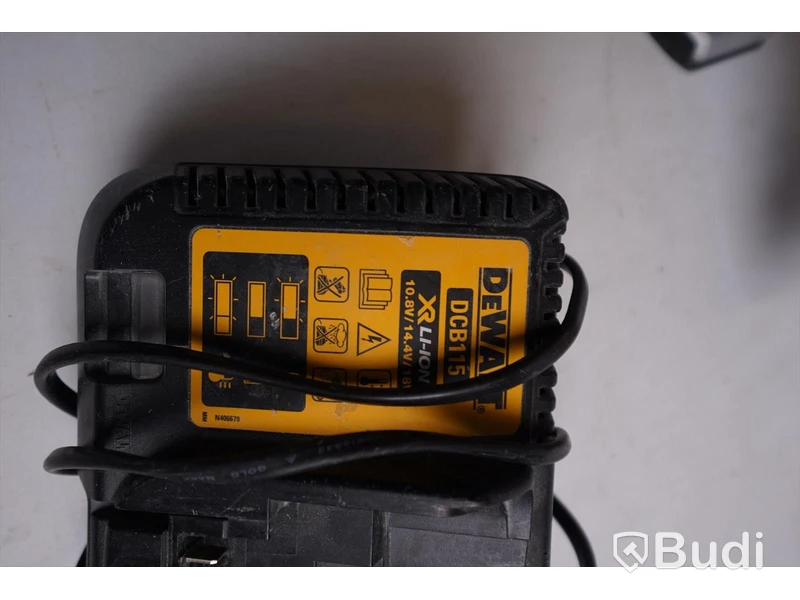 DeWalt DCS335 sticksåg inkl batteri samt laddare
