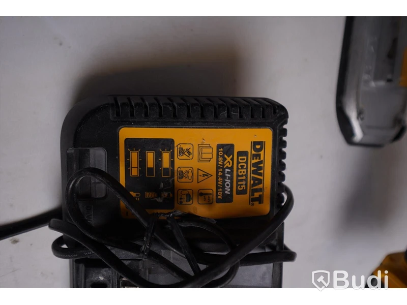 DeWalt DCS335 sticksåg inkl batteri samt laddare