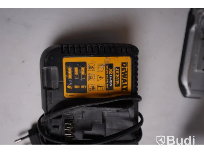 DeWalt DCS335 sticksåg inkl batteri samt laddare