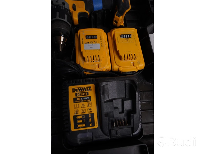 Borrskruvdragare DeWALT DCD791 med två batterier och laddare