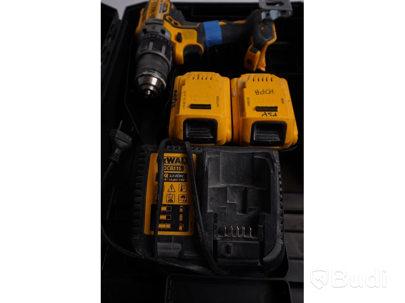 Borrskruvdragare DeWALT DCD791NT med två batterier och laddare