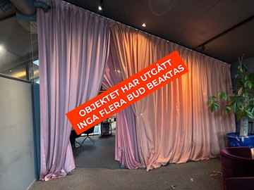 Parti med gardiner, inkl. gardinskena och gardinhållare, olika längder- OBJEKTET HAR UTGÅTT