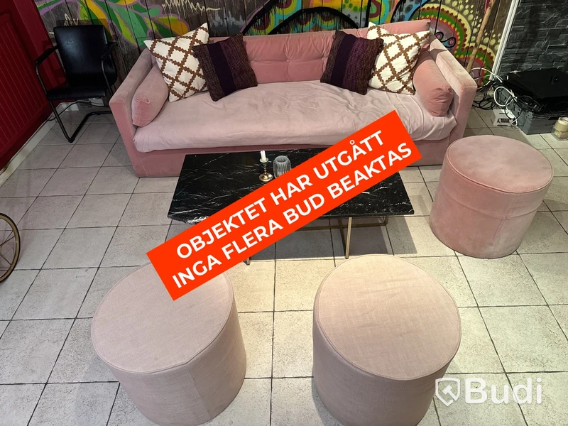 Loungegrupp med soffa, 3 st. sittpuffar och soffbord