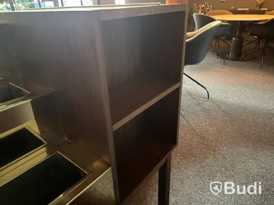 Barbänk i mässing och trä