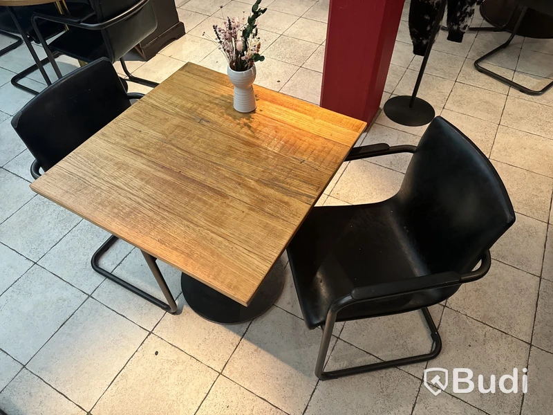 Cafébord med 2 st. Stolar