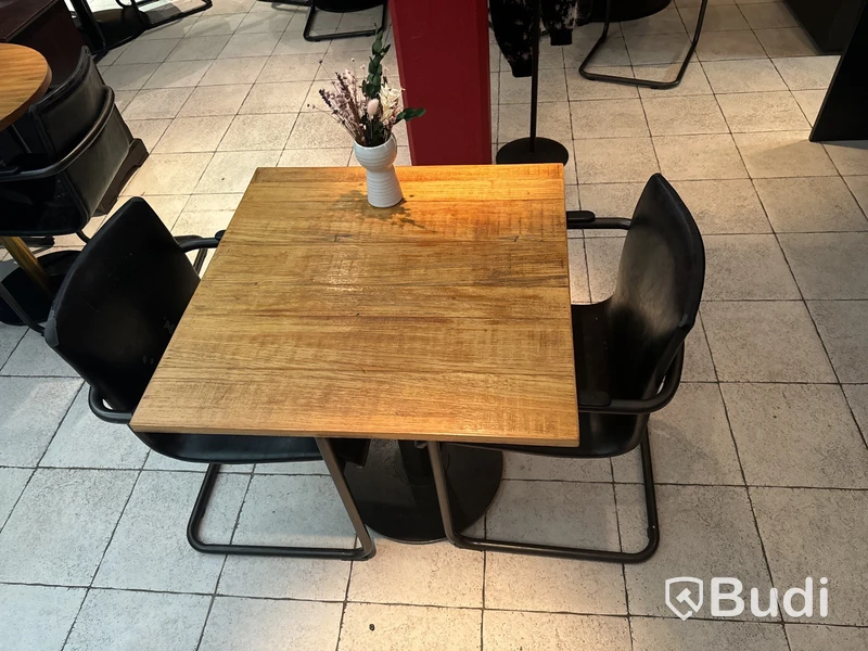 Cafébord med 2 st. Stolar