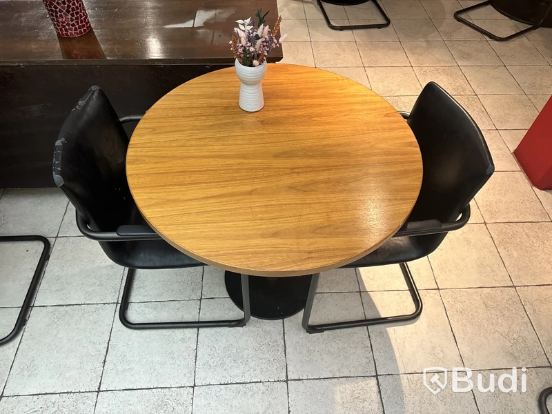Cafébord med 2 st. Stolar