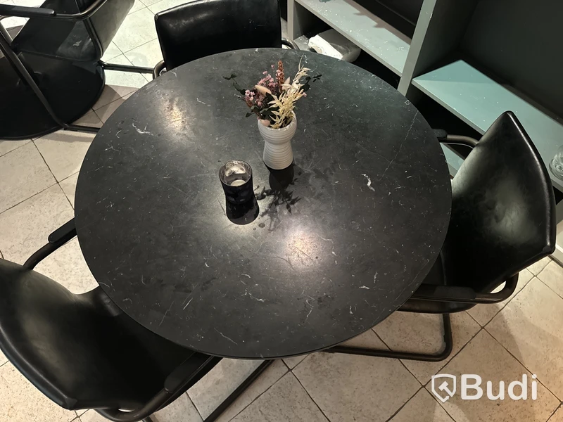 Cafébord i svart marmor med 3 st. stolar