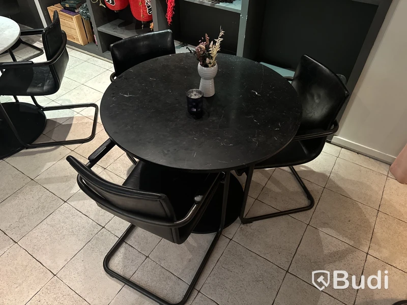 Cafébord i svart marmor med 3 st. stolar