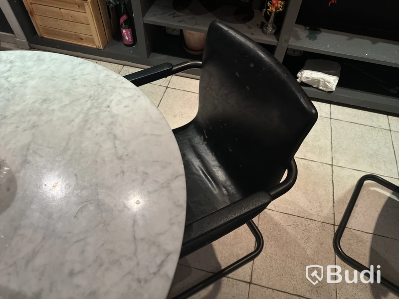 Cafébord i marmor med 3 st. stolar