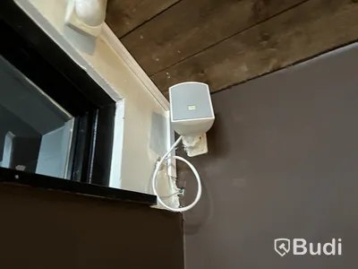 7 st. högtalare och 2 st. baslådor, JBL