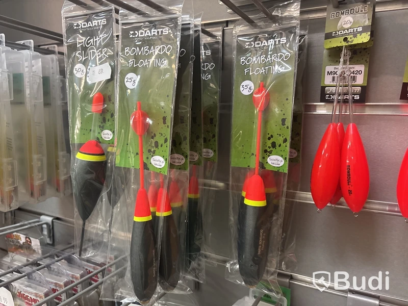 Fiskeutrustning i skåp