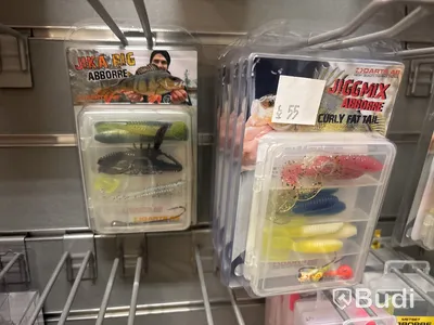 Fiskeutrustning i skåp