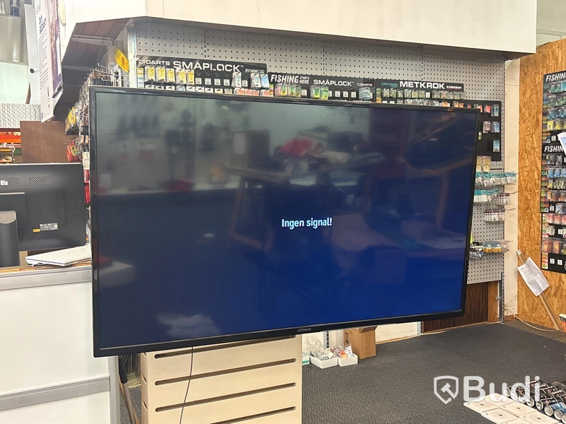 55” TV Strong SRT 55FY4002N med väggfäste