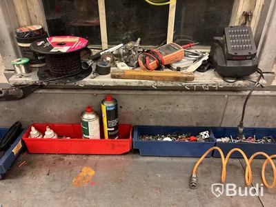 Verkstadsbänk med verktyg & tillbehör