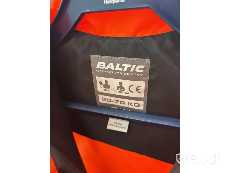 Flytvästar & våtdräkter
