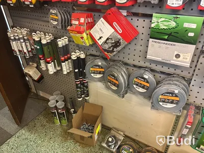 Parti trimmertråd, sågkedjor, svärd, tändstift m.m