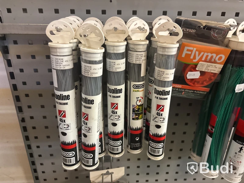 Parti trimmertråd, sågkedjor, svärd, tändstift m.m