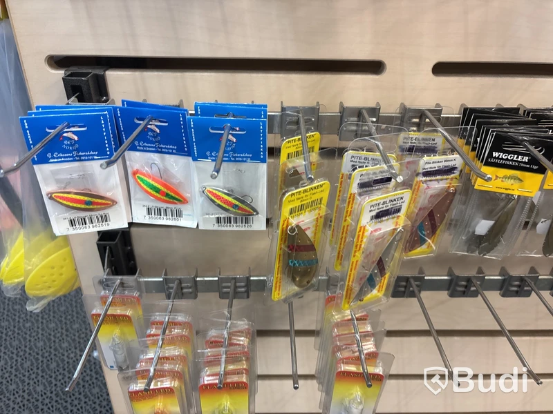 Parti isfiskeutrustning inklusive gondol