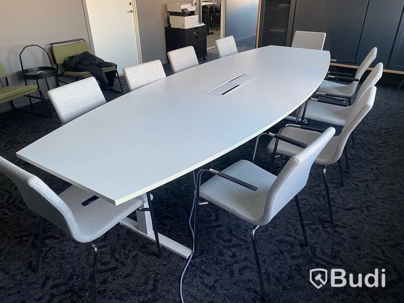 Konferensbord med 10 stolar