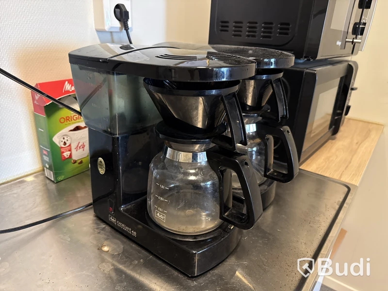 2 st kaffebryggare & 2 st mikrovågsugnar