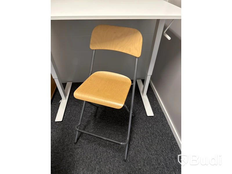 Kontorsmöblemang & monitor
