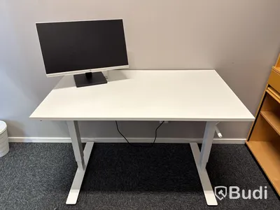 Kontorsmöblemang & monitor