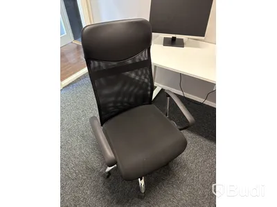 Kontorsmöblemang & monitor