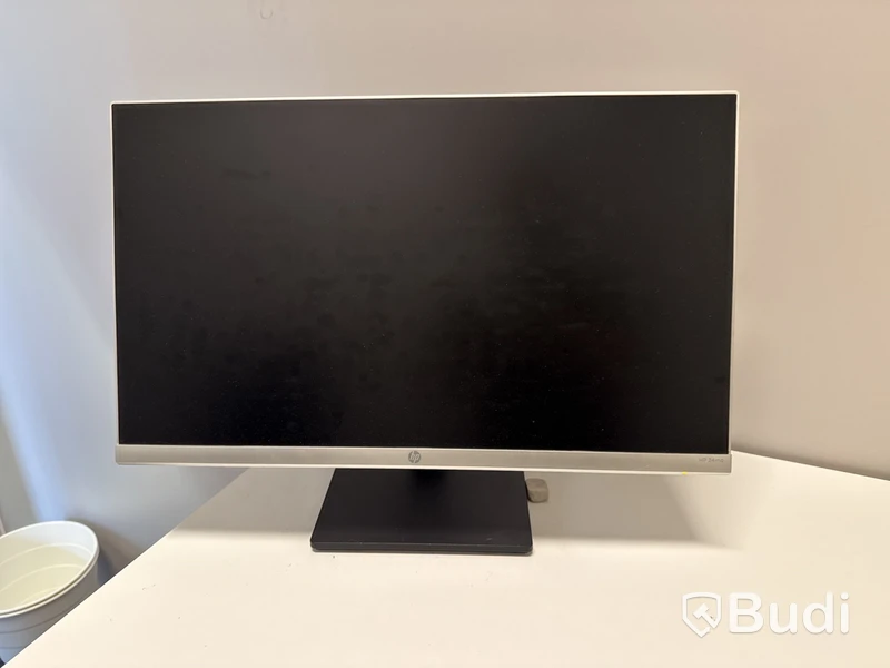 Kontorsmöblemang & monitor
