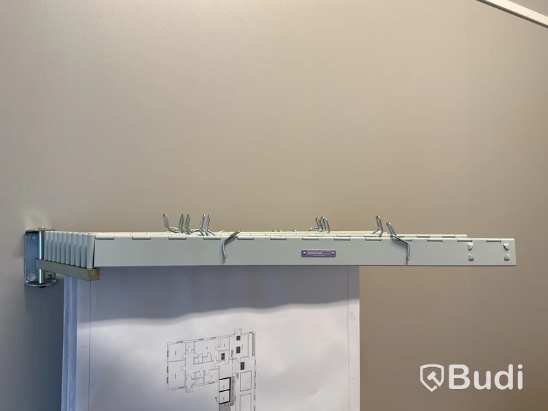 Kontorsmöblemang & monitor