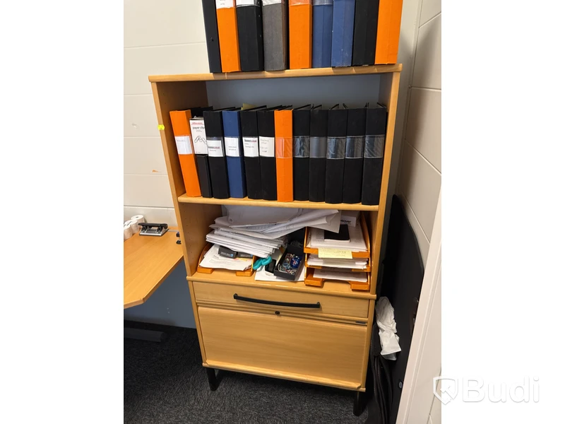 Kontorsmöblemang & monitor
