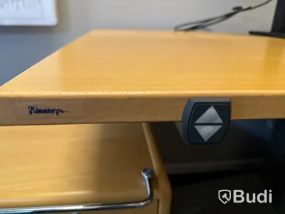 Kontorsmöblemang & monitor