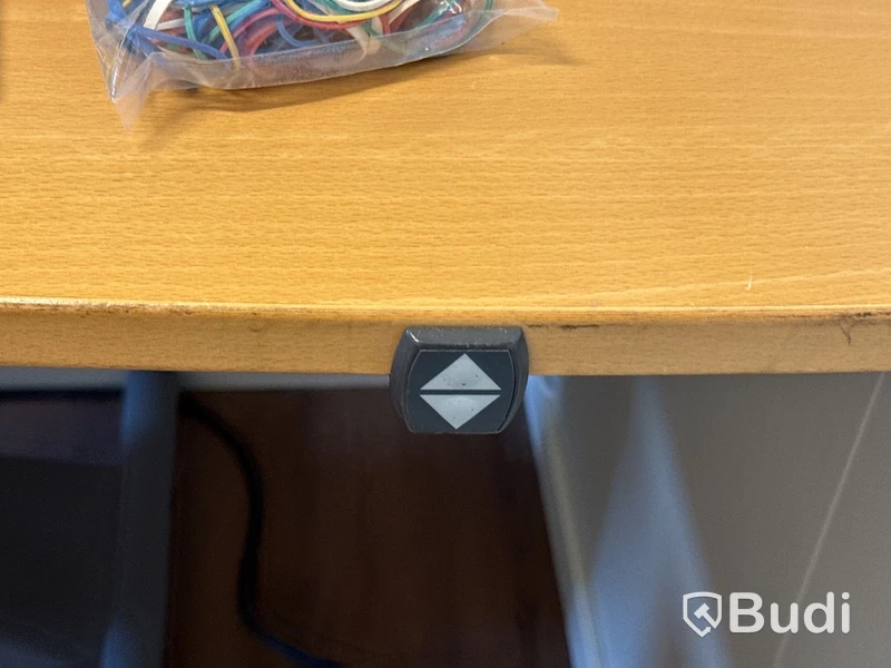Kontorsmöblemang & monitor