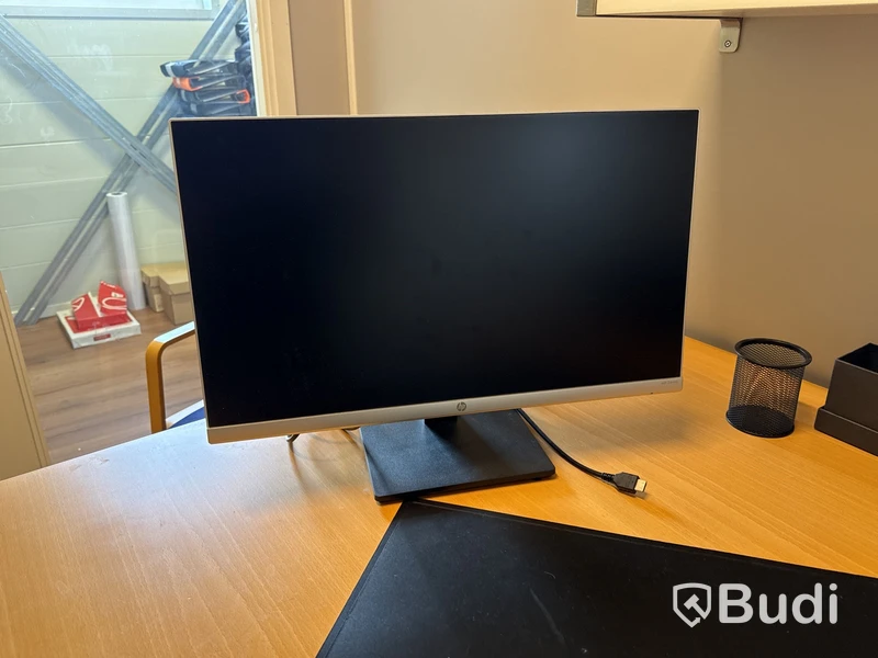 Kontorsmöblemang & monitor